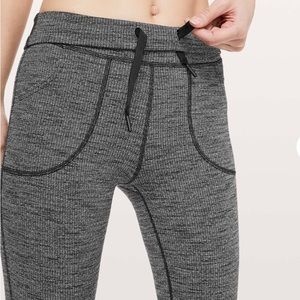 Lululemon Skinny Will Pant Luon Knit women’s 6. Heather black colorway MSRP $98